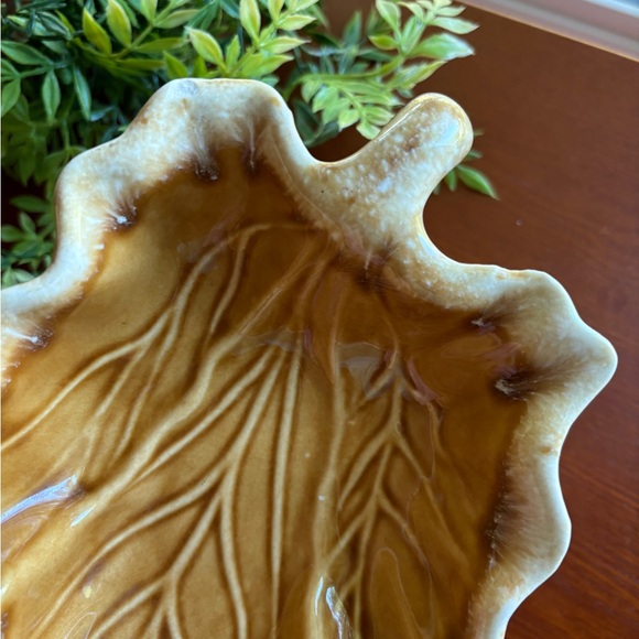 VINTAGE hull Pottery Butterscotch Drip Glaze Leaf Shape MCM - Picture 9 of 11